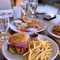 Lido Restaurant & Lounge