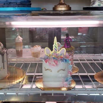 Cake Lounge Miami - Cupcakes Near Me - Miami, Florida