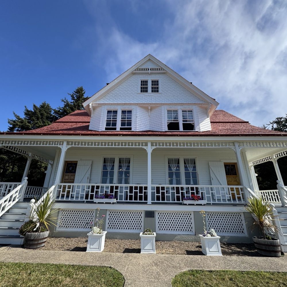 Heceta Lighthouse Bed & Breakfast - Bed & Breakfast Near Me - Yachats, Oregon Heceta Lighthouse Bed & Breakfast - Bed & Breakfast Near Me - Yachats, Oregon