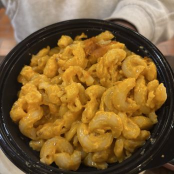 Test Kitchen BBQ - Mac n cheese - Barbeque Near Me - Waukegan, Illinois