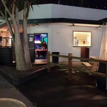 Pour House - Cocktail Bars Near Me - Oceanside, California