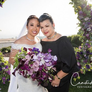 Nicole Ha - Bride bouquet: super big and lots of flowers! - Florists Near Me Nicole Ha - Bride bouquet: super big and lots of flowers! - Florists Near Me