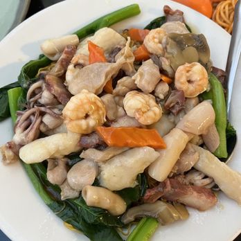 Alice's Kitchen - seafood chow mein - Cantonese Near Me - Monterey Park, California