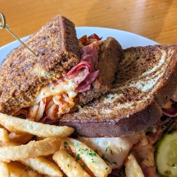 Thunder Island Brewing - Kimchi Reuben | Instagram: @telephonesmoothie - Breweries Near Me - Cascade Locks, Oregon