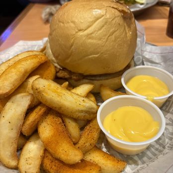 Fuddruckers - Burgers Near Me - Succasunna, New Jersey