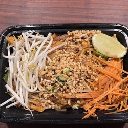 Spicy 9 Thai - Pad Thai with chicken to go with