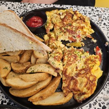 The Place 2 Be - Omelet with potatoes - Breakfast & Brunch Near Me - New Haven, Connecticut The Place 2 Be - Omelet with potatoes - Breakfast & Brunch Near Me - New Haven, Connecticut