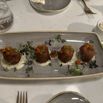 The Maple Room - Mini crab cake appetizer - American Near Me - Vienna, Virginia The Maple Room - Mini crab cake appetizer - American Near Me - Vienna, Virginia