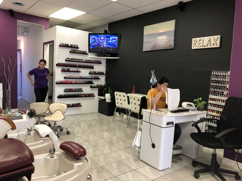 TL Pedi Spa and Nails Logo