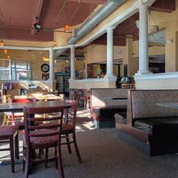 Cafe Edesia - The larger dining area