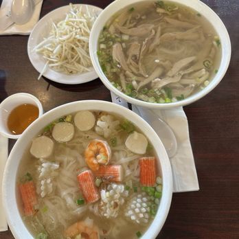 Pho Ga Huong Que - Seafood Noodles and shredded Chicken Pho - Vietnamese Near Me - San Leandro, California
