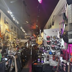 Chicago Music Store - The enticing entrance