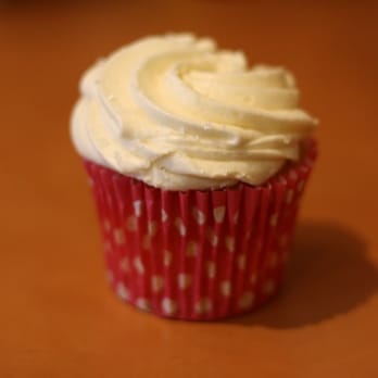 Starbucks - Mrs. Vanilla Buttercream cupcake... looks good but tasted meh! - Coffee & Tea Near Me - Toronto, Ontario Starbucks - Mrs. Vanilla Buttercream cupcake... looks good but tasted meh! - Coffee & Tea Near Me - Toronto, Ontario
