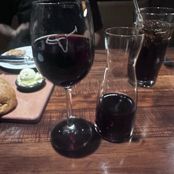 LongHorn Steakhouse - Long pour wine - American Near Me - Henderson, Nevada LongHorn Steakhouse - Long pour wine - American Near Me - Henderson, Nevada