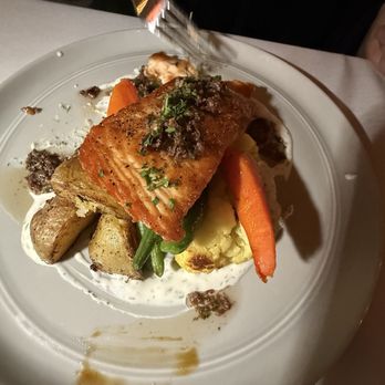 La Sen Bistro - Pan seared salmon with roasted garlic yogurt sauce. - French Near Me - Walnut Creek, California La Sen Bistro - Pan seared salmon with roasted garlic yogurt sauce. - French Near Me - Walnut Creek, California