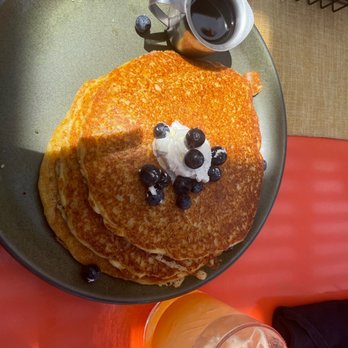 TrailSide Tap - Blueberry Cornmeal Oat Cakes - Bars Near Me - Ankeny, Iowa