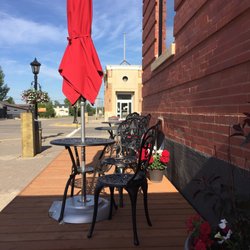 Bin 22 Coffee - Cute little outdoor patio