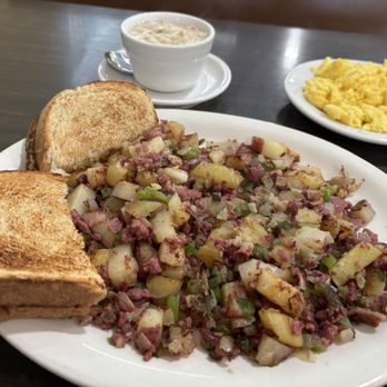 Champane’s Grille - Corned beef hash w side of gravy - Breakfast & Brunch Near Me - Metamora, Michigan Champane’s Grille - Corned beef hash w side of gravy - Breakfast & Brunch Near Me - Metamora, Michigan