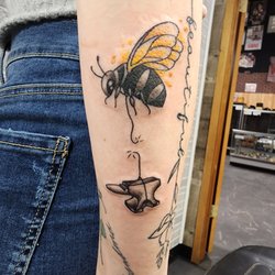 Outlaw Tattoos & Piercing