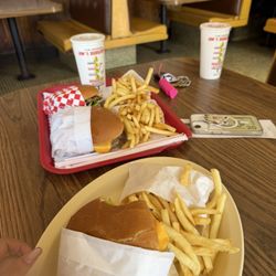 1/4 lb Cheeseburger
