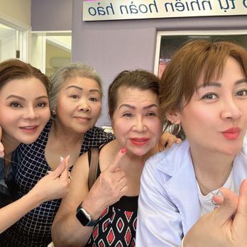 Hoai Anh Cali - Tôi mới làm xong chụp chung với Thành Mai và các bạn chuyên viên - Permanent Makeup Near Me - Westminster, California