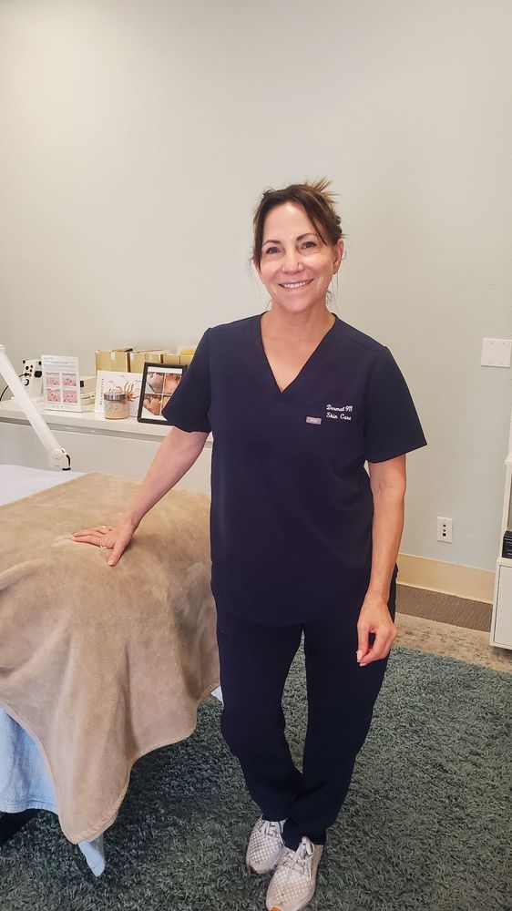 Dermal 911 Acne And Skin Care Logo