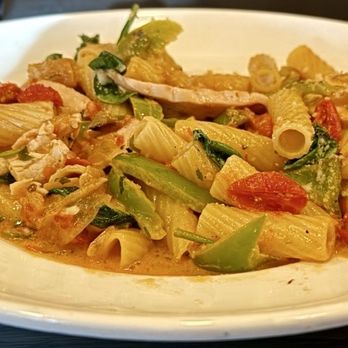 Cooper’s Hawk Winery & Restaurant - Country Rigatoni (no Italian Sausage or mushrooms, but added peppers, onions, and spinach) - Wine Bars Near Me - Algonquin, Illinois