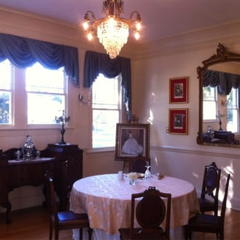 Oak Crest Mansion - Bed & Breakfast Near Me - Pass Christian, Mississippi