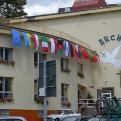 Arche Gemeinde und Sozialwerk - Ein alter Bunker wird zum Lebenszentrum. Völkervielfalt in der Arche.
