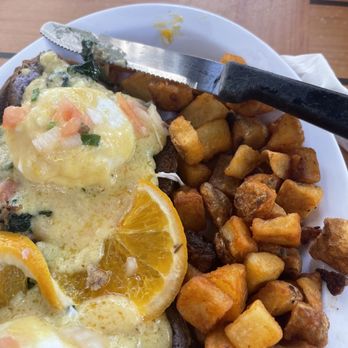 Eggs 'n Things Ko Olina - Kalua Benedict - American Near Me - Kapolei, Hawaii Eggs 'n Things Ko Olina - Kalua Benedict - American Near Me - Kapolei, Hawaii