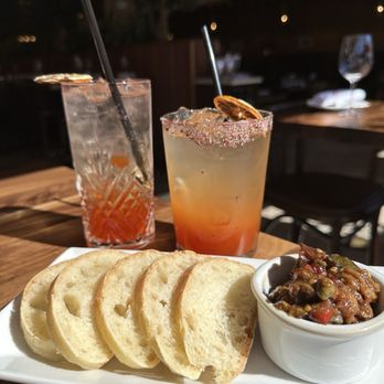 Molto Darien - Wine Bars Near Me - Darien, Connecticut