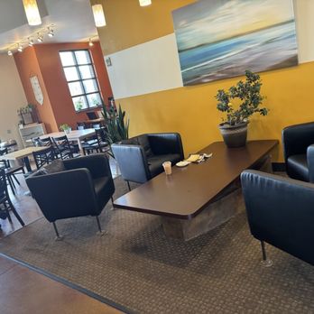 Headrush Roasters Coffee & Tea - Seating area - Coffee & Tea Near Me - Kansas City, Missouri