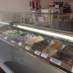 Le Macaron French Pastries