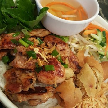Pho Bistro - Grilled chicken and spring roll vermicelli - Vietnamese Near Me - Waipahu, Hawaii Pho Bistro - Grilled chicken and spring roll vermicelli - Vietnamese Near Me - Waipahu, Hawaii