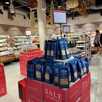 Eataly - SoHo - Inside / Interior of the Eataly "complex" - groceries, fresh meats, fruits, produce, bakery, parties, coffee and a full service restaurant! - Pizza Near Me - New York, New York