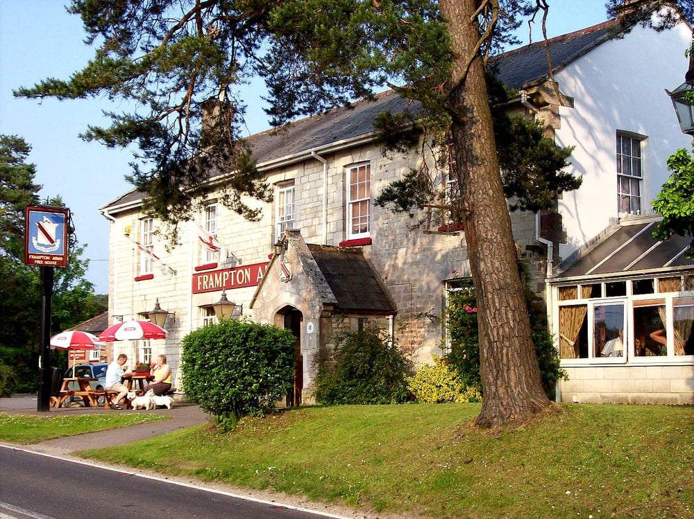 FRAMPTON ARMS Updated August 2024 Hurst Road, Dorchester, Dorset