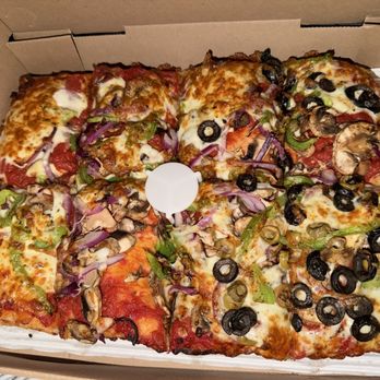 Fresh Brothers Pizza Redondo Beach - Detroit Style veggie pizza. The dough Tasted like tapwater - Pizza Near Me - Redondo Beach, California