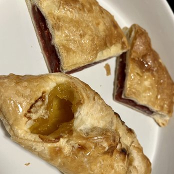 Dyckman Bakery - pastelito de piña; pastelitos de guayaba y queso (2) - Bakeries Near Me - New York, New York Dyckman Bakery - pastelito de piña; pastelitos de guayaba y queso (2) - Bakeries Near Me - New York, New York