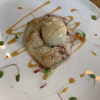 Fattoria E Mare - Cherry cristata s caramel gelato - Italian Near Me - Half Moon Bay, California