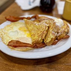 Hill Street Cafe by Lorus - French Toast, eggs and bacon. Basic but solid.