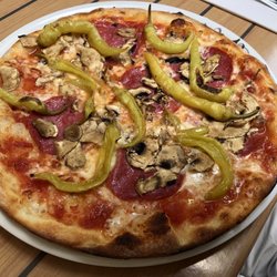 Pizzeria La Gondola - Pizza Salami/Peperoni/Zwiebeln - leider sehr dicker Teig