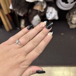 L A Nails