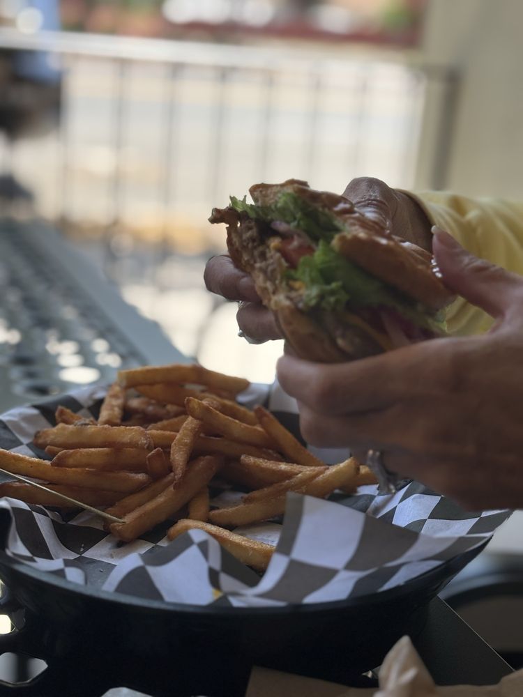 The Buzzard's Roost Logo