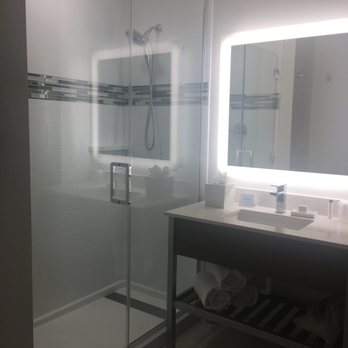 EVEN Hotel Eugene - Restroom - Hotels Near Me - Eugene, Oregon