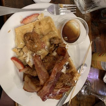 Maple Leaf Diner - *Chicken, Bacon & Waffles - American Near Me - Dallas, Texas