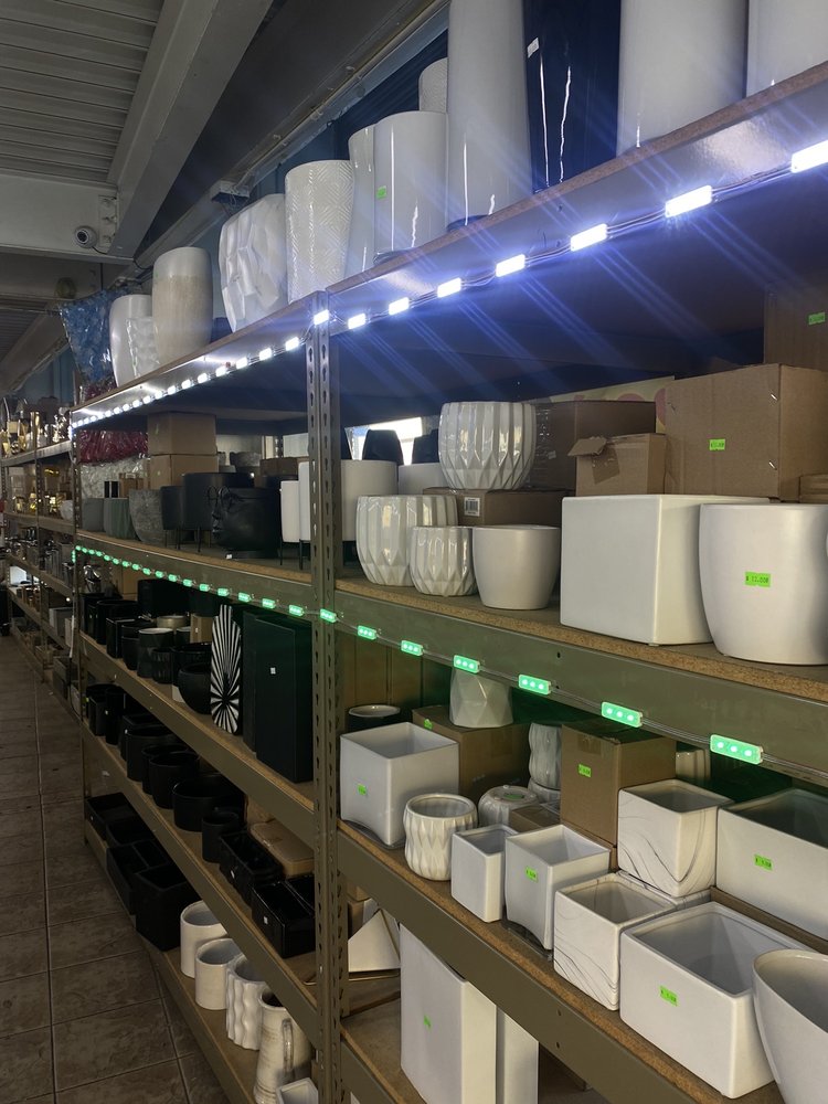 VASES BY ROBERT Updated May 2024 107 Photos & 72 Reviews 508 E