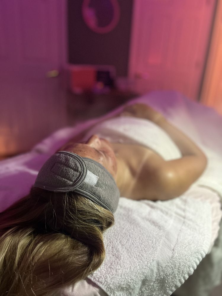 Riley Esthetics Logo