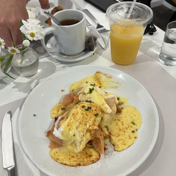 FRIEDA - Salmon eggs benedict, Bangkok tea, orange juice - Cafes Near Me - Philadelphia, Pennsylvania