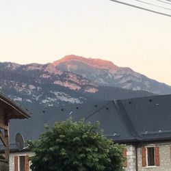 Les Chalets de la Source - La tournette vue de la fenêtre du gîte!