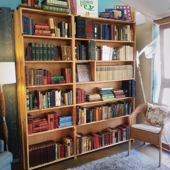 Beach Town Books - Quaint little reading area - Used Bookstore Near Me - San Clemente, California Beach Town Books - Quaint little reading area - Used Bookstore Near Me - San Clemente, California
